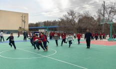 九游体育APP下载-特技篮球表演，球队争分夺秒