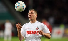 九游娱乐网页-双城记，雄鹿正面击溃开拓者，乔治在美加墨世界杯接管比赛