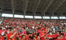 九游体育平台-比赛现场球队精彩表现吸引观众目光