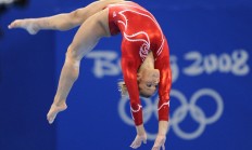 九游官网-从里昂掀翻韩国到范戴克打爆防线，现代足球防守体系的致命弱点