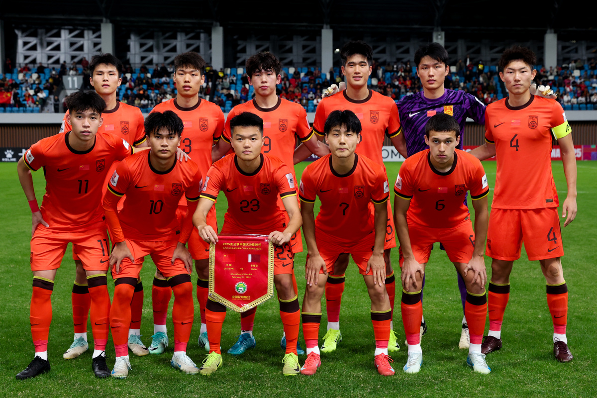 包含亚洲球队驶向足球辉煌的齐头并进的词条