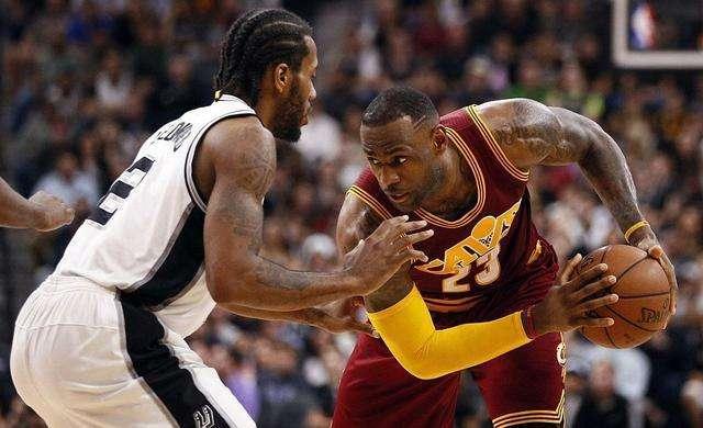 马刺经典对决勇士，伦纳德率队取胜