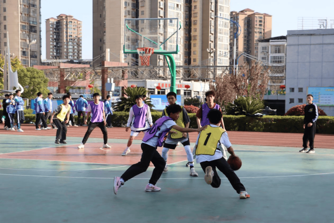 竞技场上的篮球运动愈加激烈激烈 竞技场上的篮球运动愈加激烈激烈