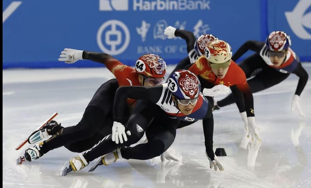 短道速滑选手克服困难,展现出色表现的简单介绍 短道速滑选手克服困难,展现出色表现的简单介绍