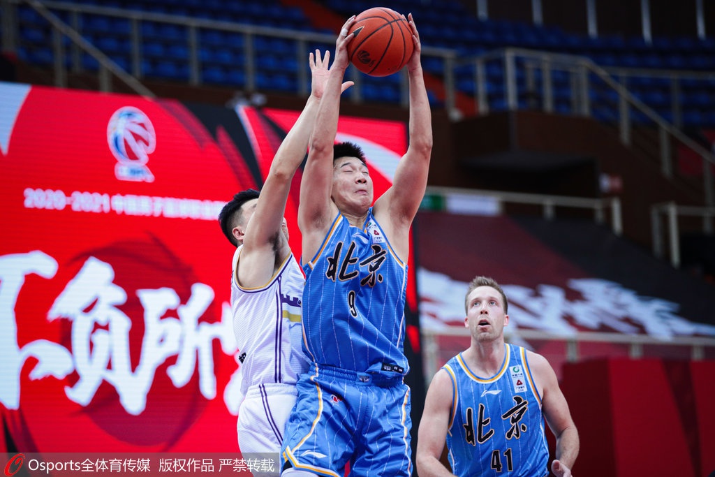 成都雄狮篮球队连胜在望,球员状态可圈可点的简单介绍 成都雄狮篮球队连胜在望,球员状态可圈可点的简单介绍