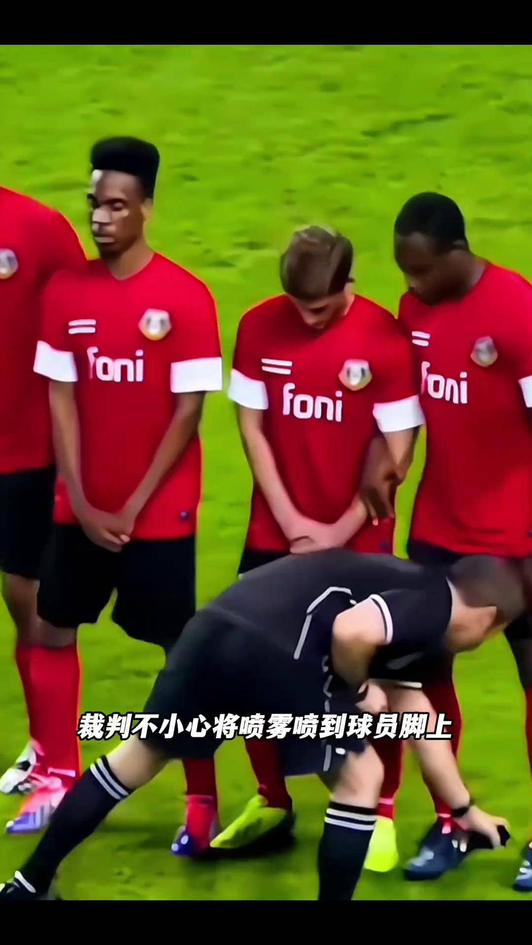 足球场上的精彩瞬间引发观众尖叫 足球场上的精彩瞬间引发观众尖叫