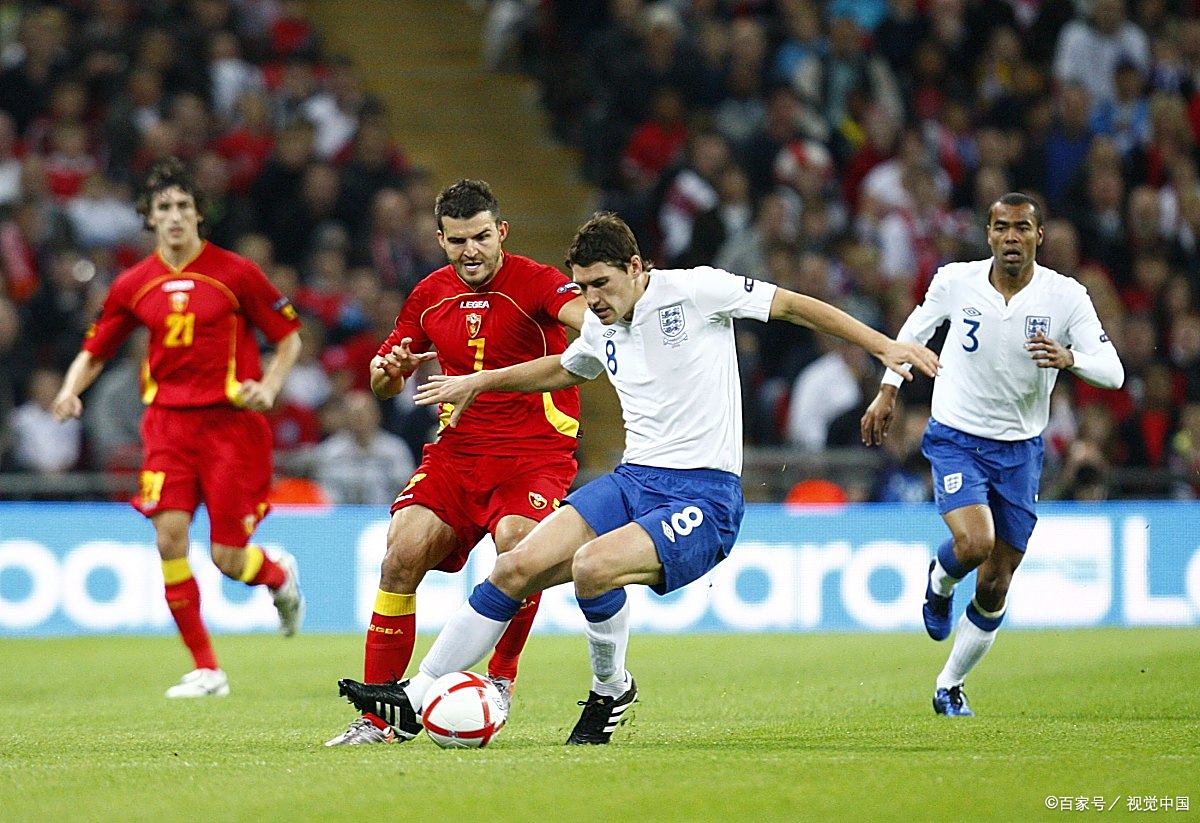 包含英格兰对阵捷克：争夺小组第一的席位的词条