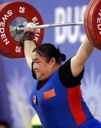 土耳其举重选手以微弱优势，收获奖牌！
