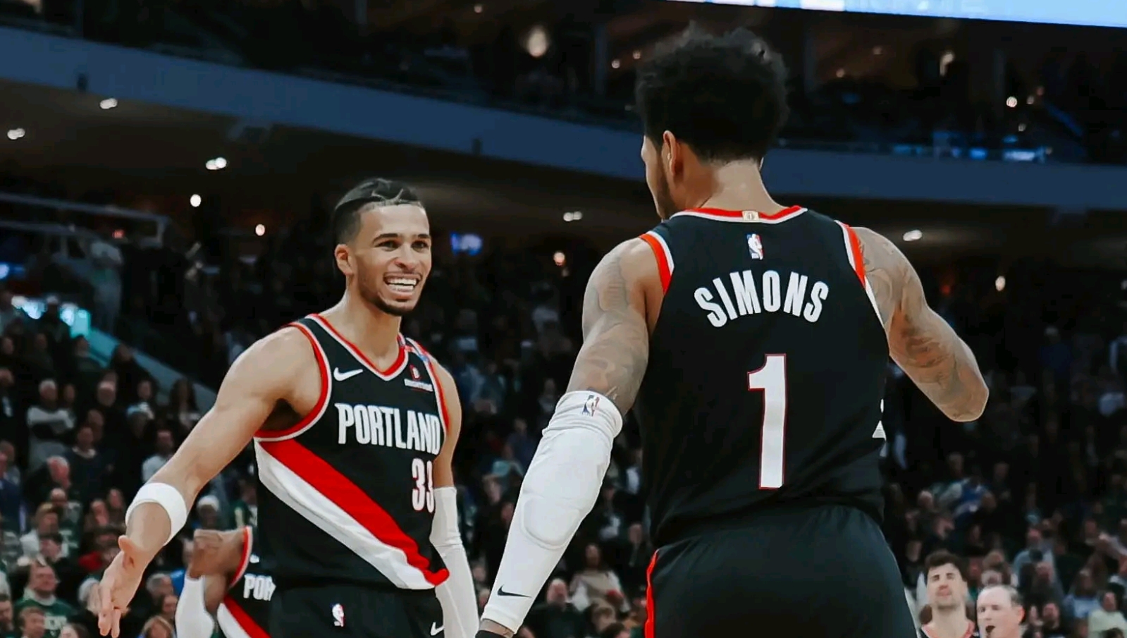 包含雄鹿险胜快船，利拉德状态火热的词条