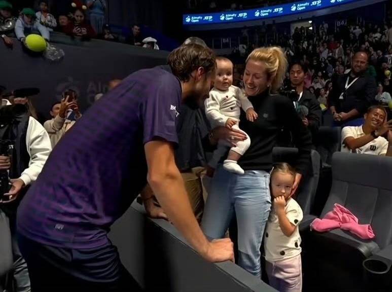 关于拉沃尔杯碾压联合杯，梅德韦杰夫刷新纪录的信息