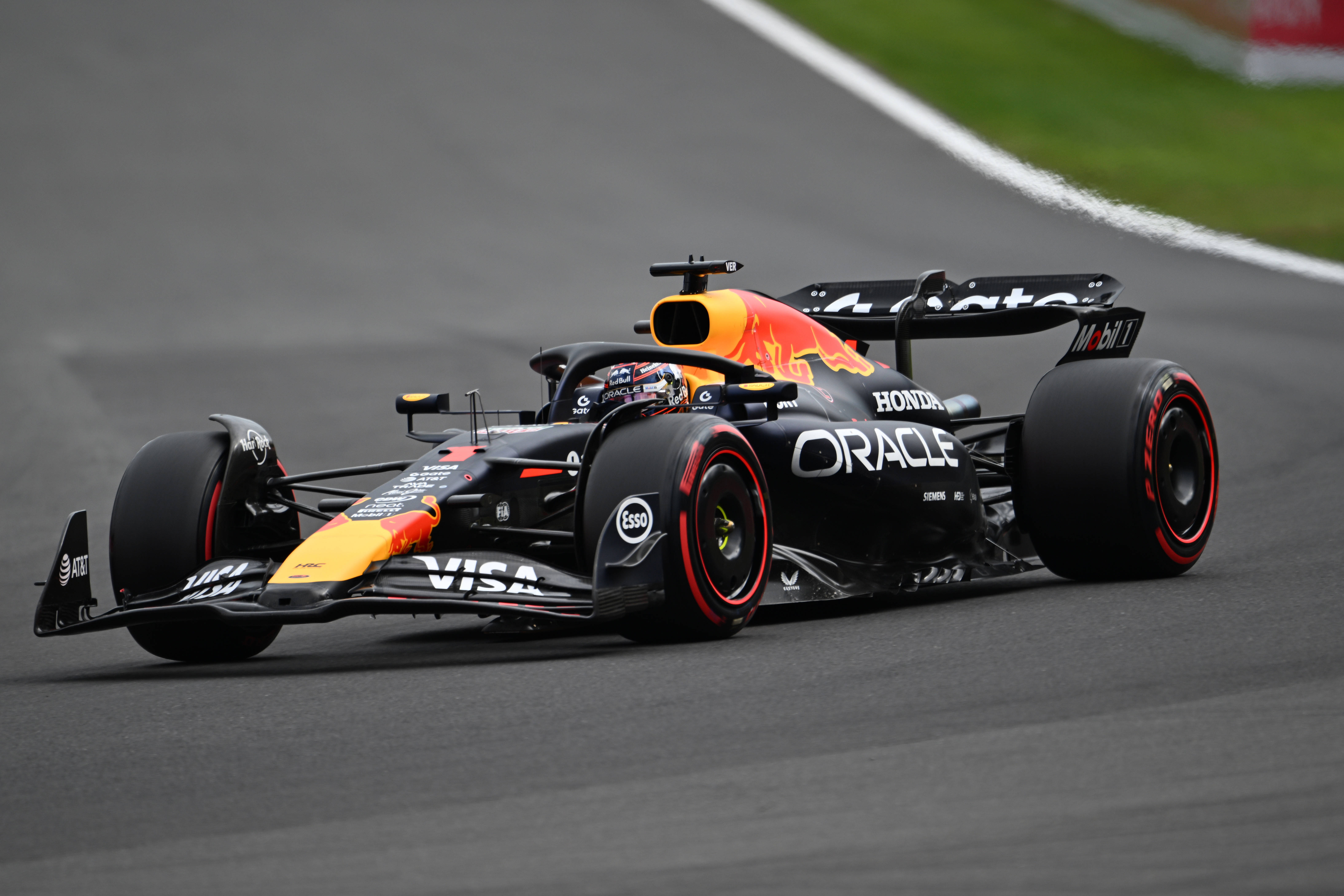 关于迈凯伦横扫红牛车队,勒克莱尔统治全场的信息 关于迈凯伦横扫红牛车队,勒克莱尔统治全场的信息