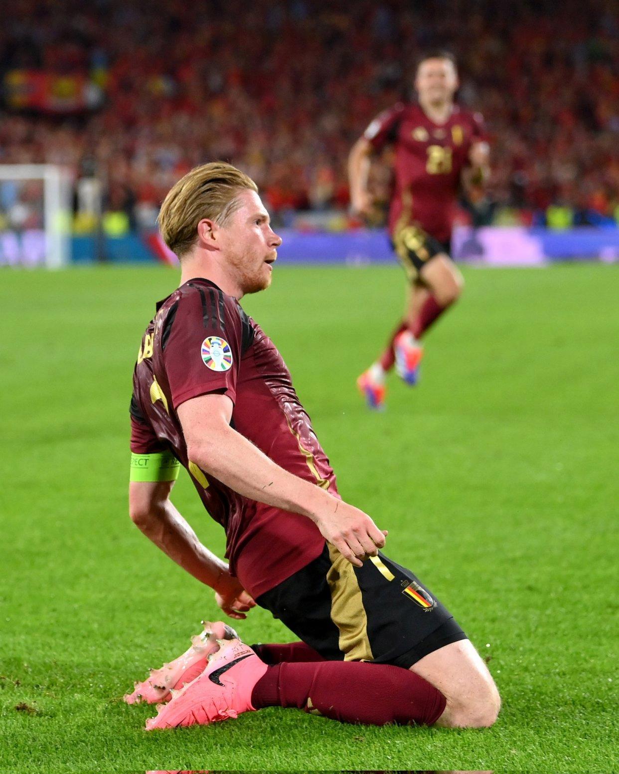 关于那不勒斯逆转巴黎，德布劳内关键制胜的信息