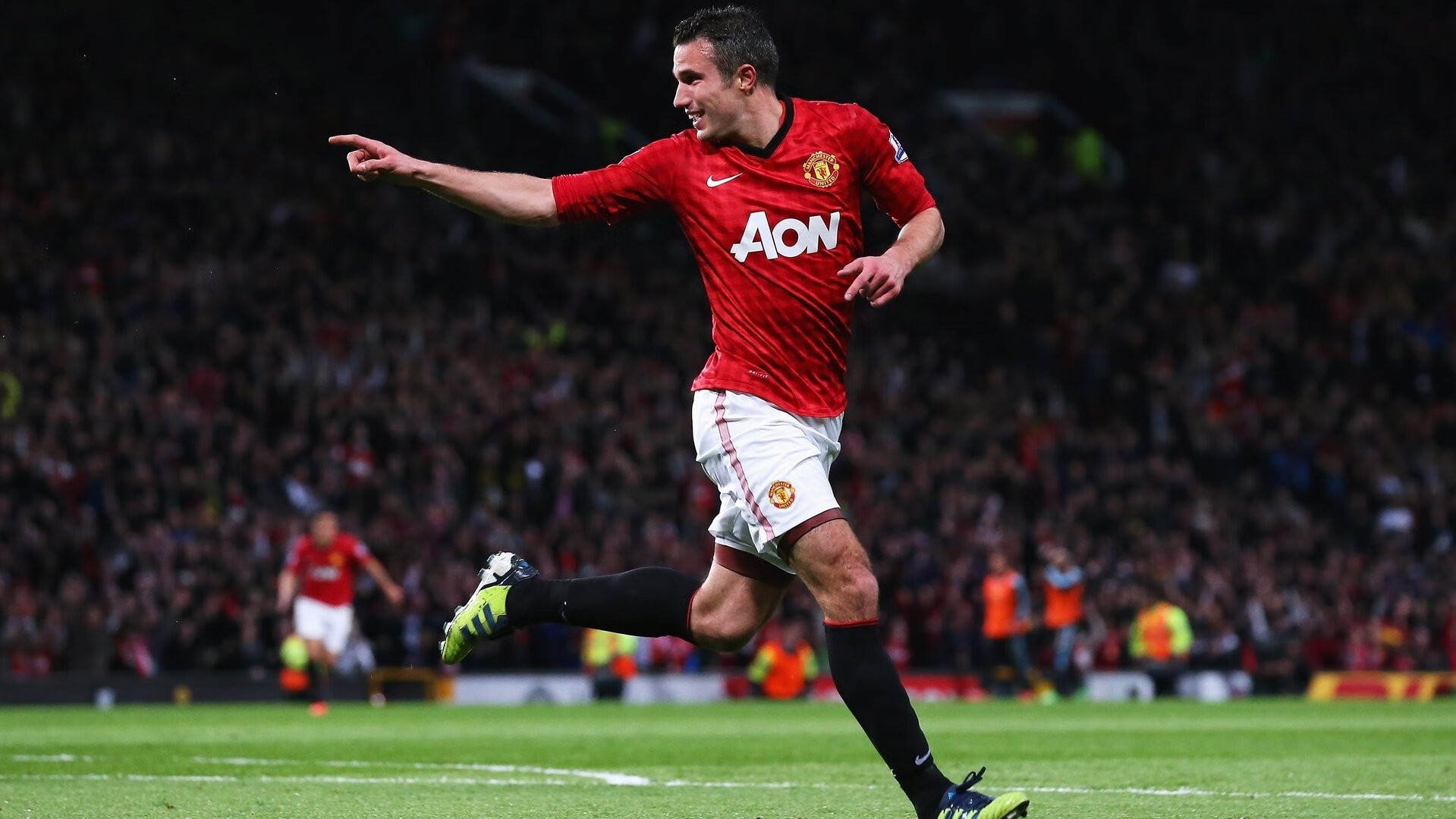 赛道与球场，当F1新赛季揭幕战遇上中韩足球对决