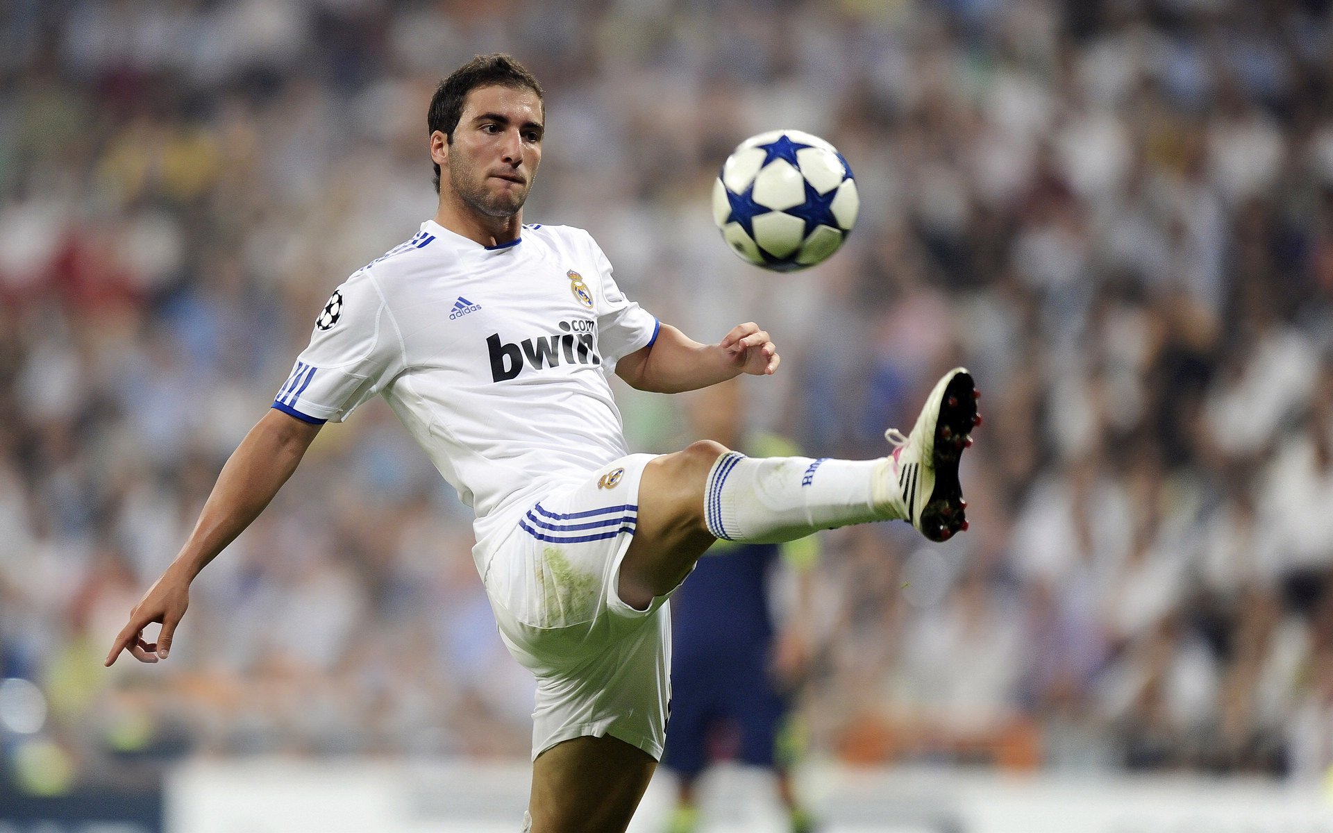 跨界传奇,当广东队打穿火箭,利拉德在欧冠半决赛接管比赛