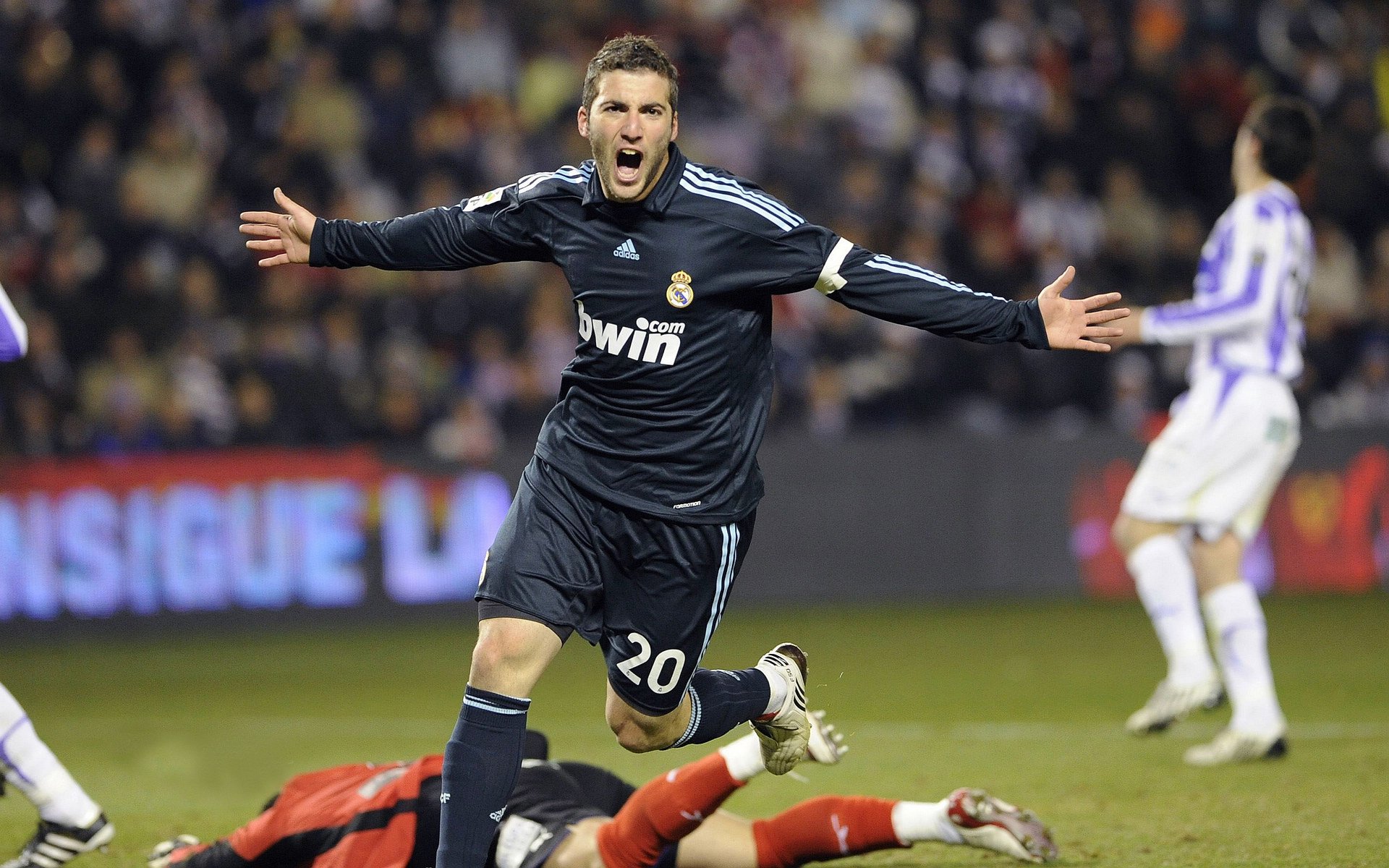 深圳队强压掘金，杰伦·格林成为关键先生